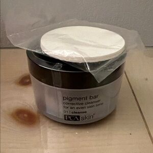 PCA Skin Pigment Bar Corrective Cleanser - Black and White